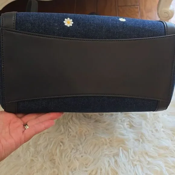 NWT- Kate Spade Denim Daisy Slide Tote (16×12×6)